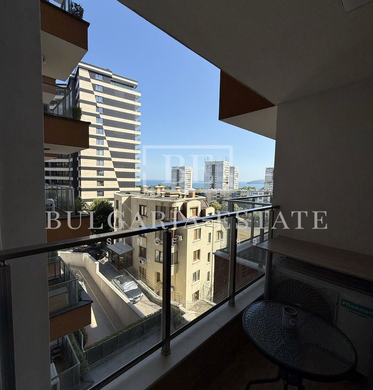 3-стаен апартамент, 4-ти етаж, луксозно обзавеждане, панорама – кв. Бриз - 0