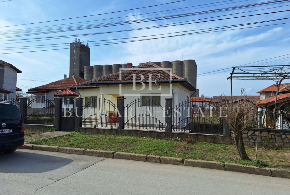 EXCLUSIVE! For sale is a neat massive house in the town of. A beautiful massive house in Tutrakan! REDUCED PRICE FROM 17.07.2025 - 0