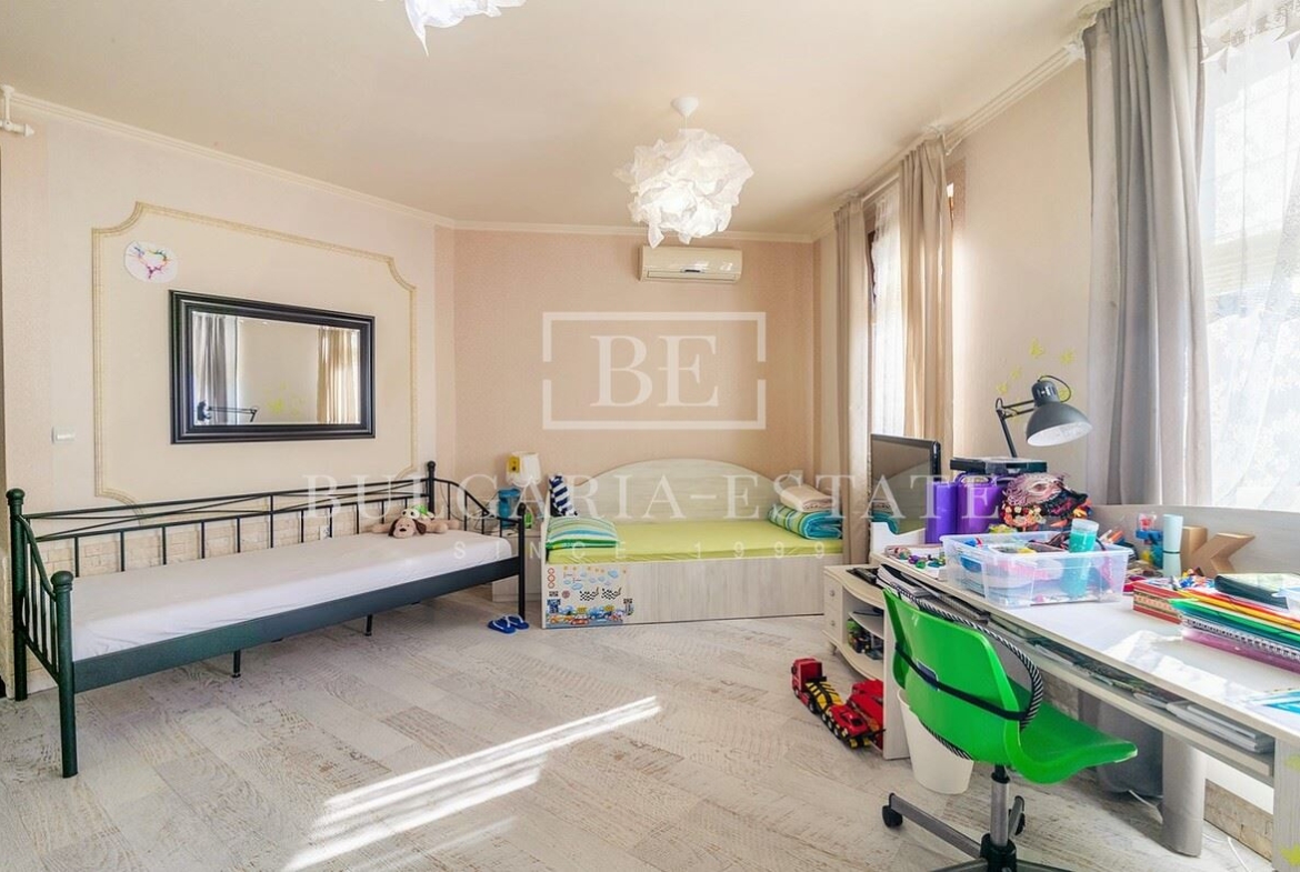 Къща - 388кв.м, Зеленика - 0