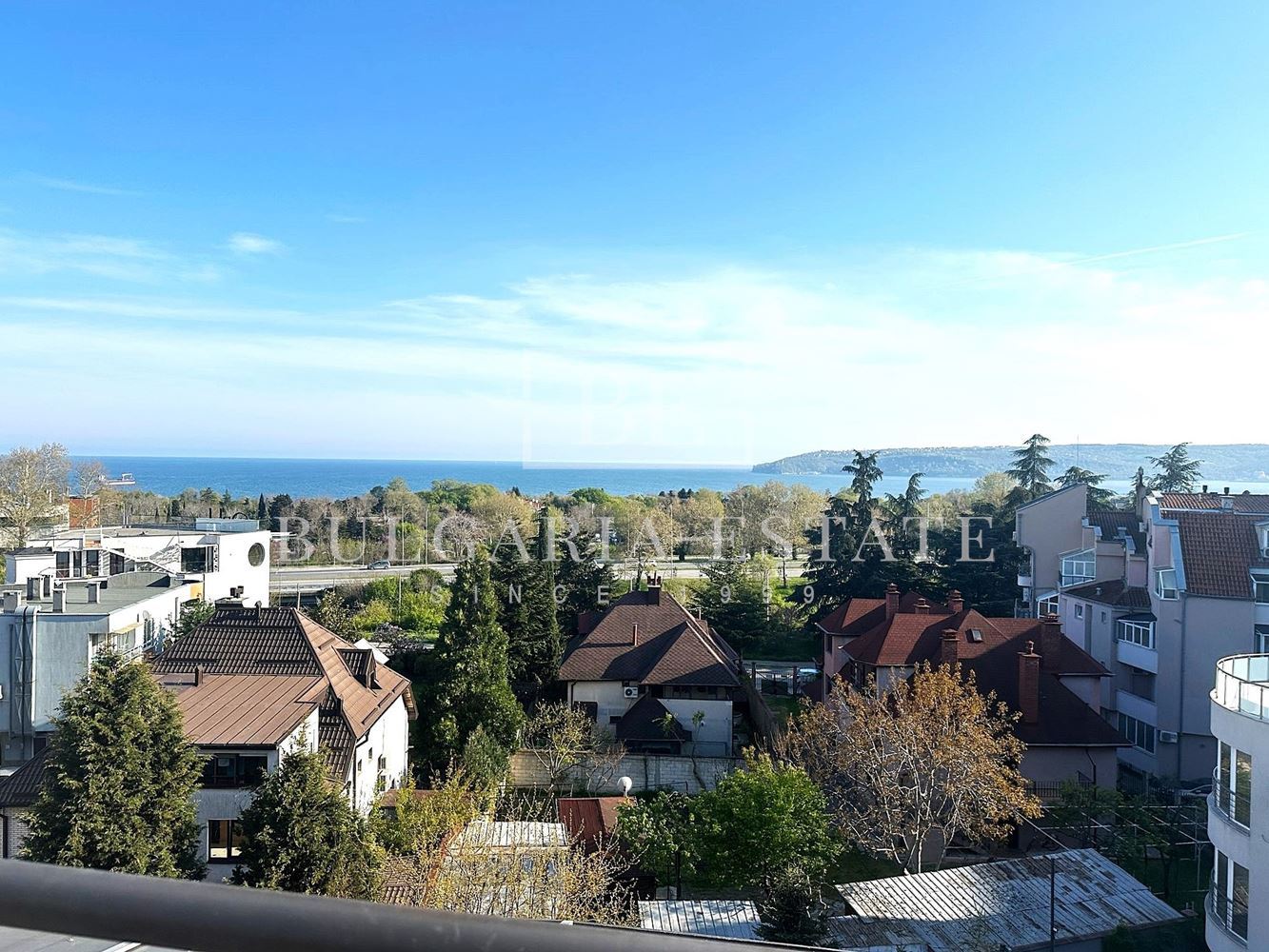 Мезонет с 4 спаплни, 5 минути пеша от Морската Градина, кв. Бриз, 225 кв.м. - 0