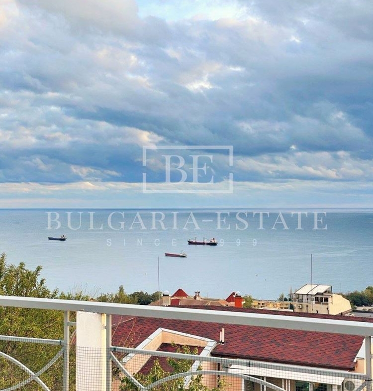 Къща в кв. Бриз, 240 кв.м. РЗП, гледка море - 0