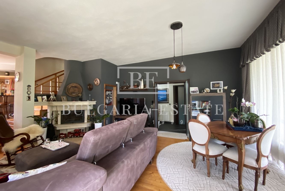 Роскошный дом с двором в деревне Рогачево - всего в 10 минутах от пляжей Албены! - 0