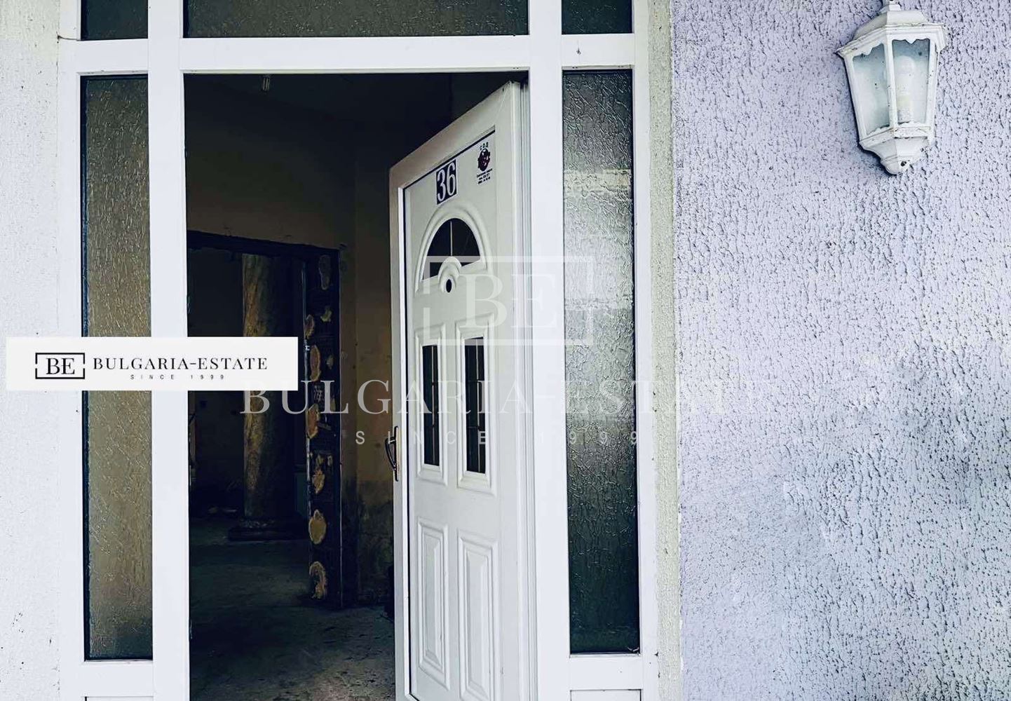 Продава се самостоятелна триетажна къща - 0