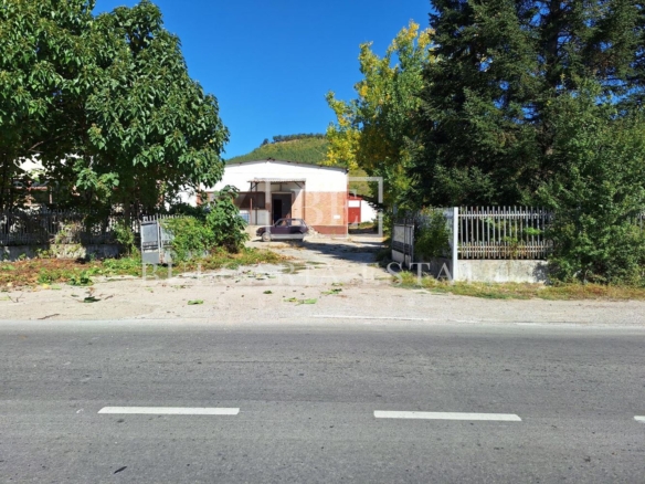 Эксклюзивное предложение от Болгария-Эстейт!!! Промышленное здание с 4 складами и участком 9 725 кв.м - 0