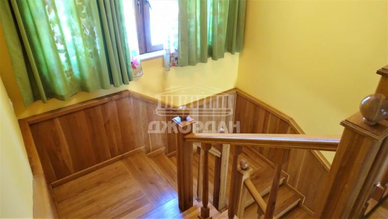 Haus auf 4 Etagen mit Panoramablick, 1250m2 m2, 600m2 Hof, Trakata - 0