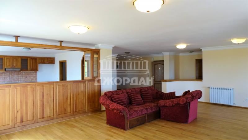 Haus auf 4 Etagen mit Panoramablick, 1250m2 m2, 600m2 Hof, Trakata - 0