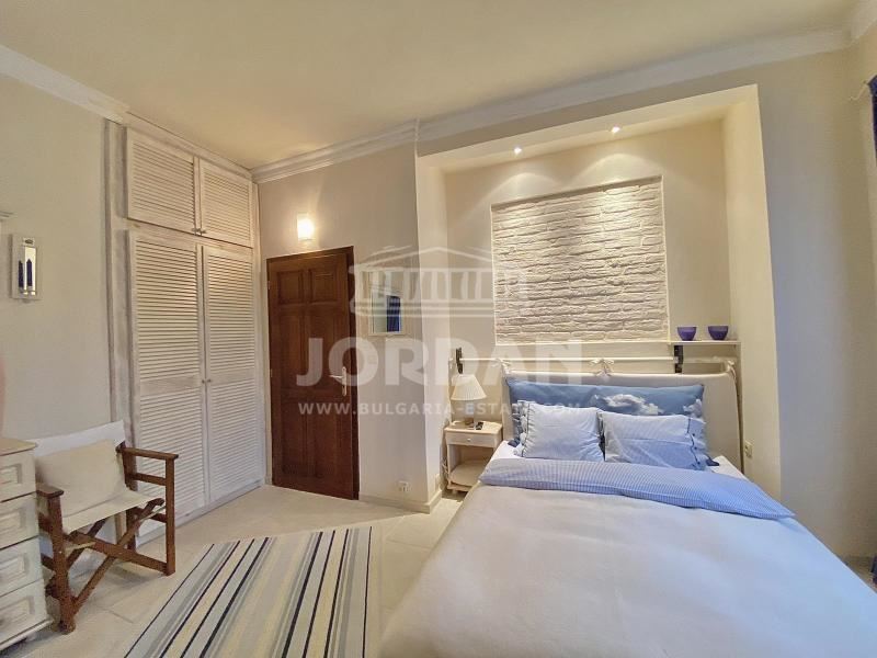 Луксозна къща в Ален Мак, гр. Варна, басейн, паркоместа, три спални - 0