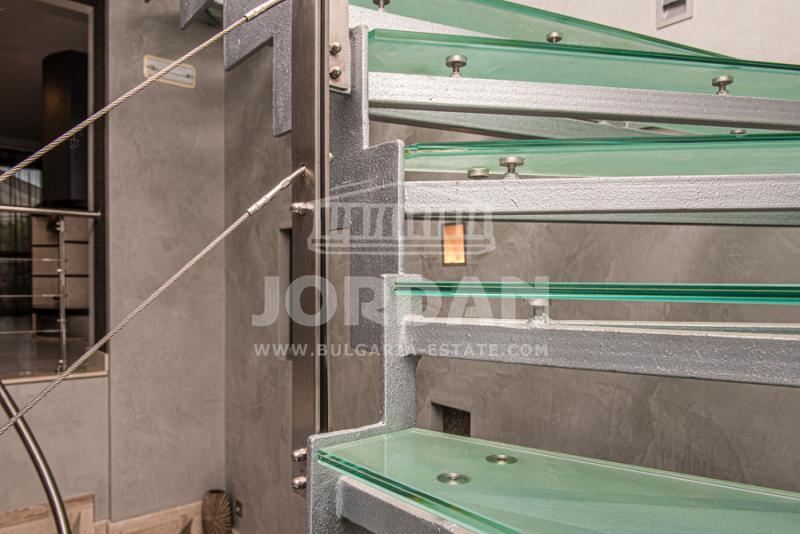 Дом для продажи гр. Варна. Св. Константин и Елена 525 м², 6 спален - 0