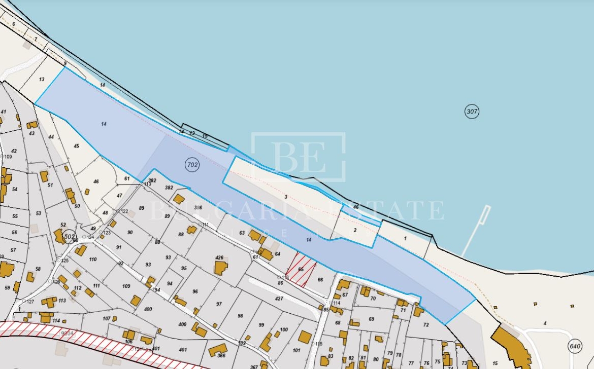 Продается земельный участок площадью 18 512 кв.м. со статусом лесной собственности - рядом с главной дорогой и озером - 0