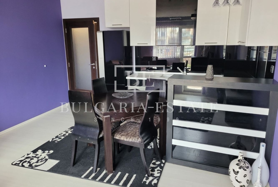 Просторен Тристаен Апартамент в Христо Ботев - 0