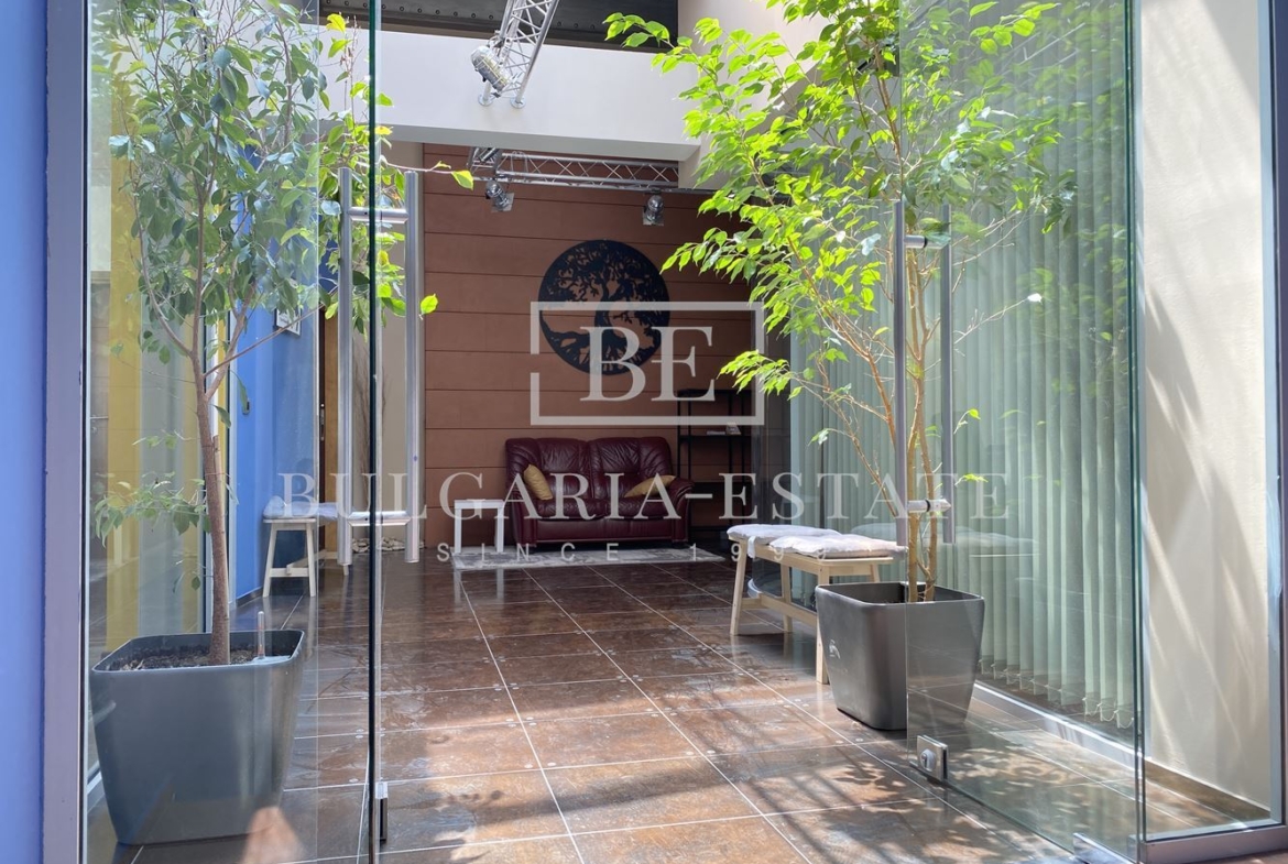 Leerstehende Bürofläche in einem Bürogebäude inklusive aller monatlichen Kosten, FERNSEHEN, INTERNET, CAFE UND WASSER, TOP-LAGE - 0