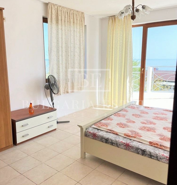 Къща в кв. Бриз, 240 кв.м. РЗП, гледка море - 0