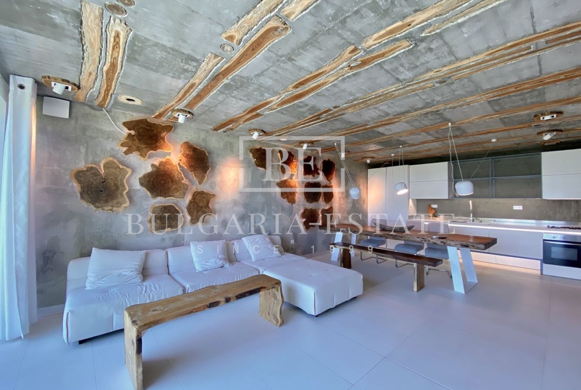 Уникальная трехкомнатная квартира "PURITY" с двориком, вид на море, ул. Николая, г. Варна - 0