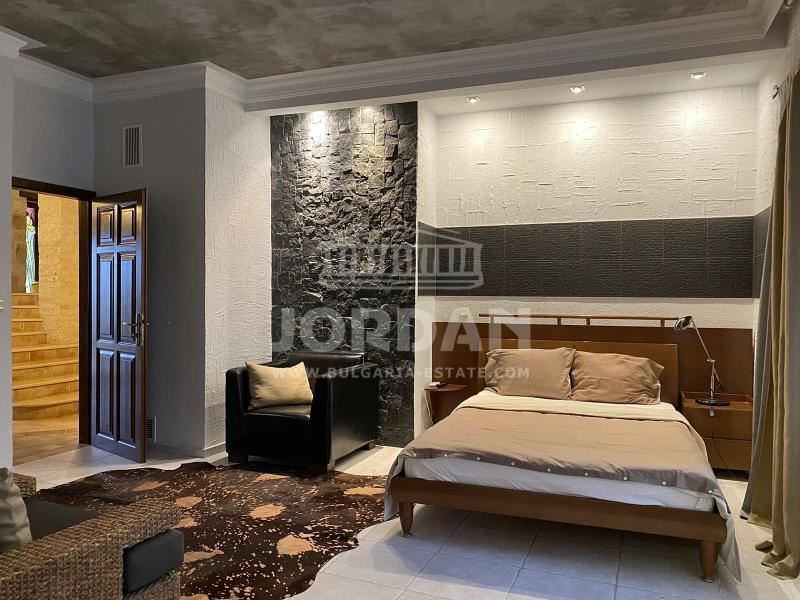 Луксозна къща в Ален Мак, гр. Варна, басейн, паркоместа, три спални - 0