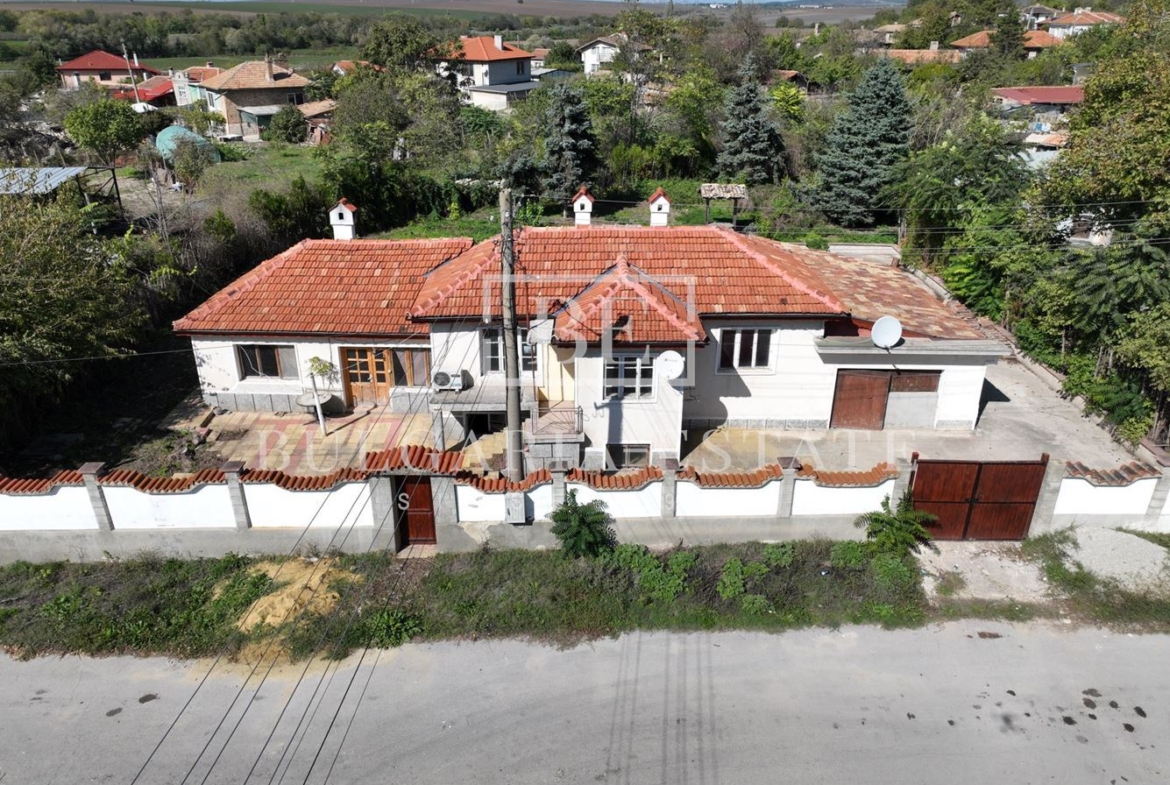 House in the village of Chernevo - 1100 sq.m. yard / 30 km from Varna - 0