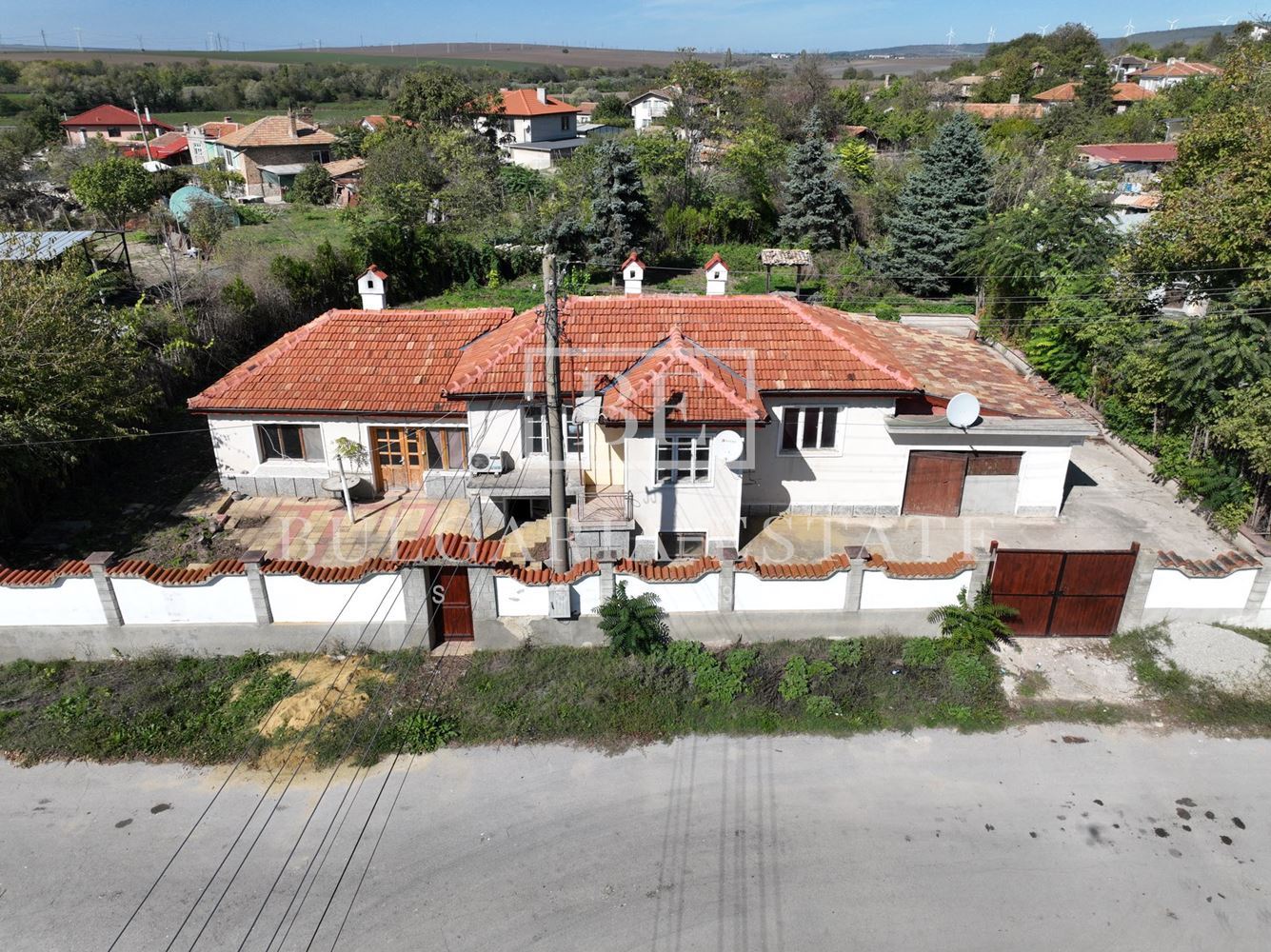 House in the village of Chernevo - 1100 sq.m. yard / 30 km from Varna - 0