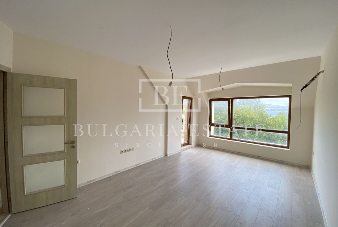Varna South Bay - невероятен двустаен апартамент с моркса панорама, 126 кв.м. - 0