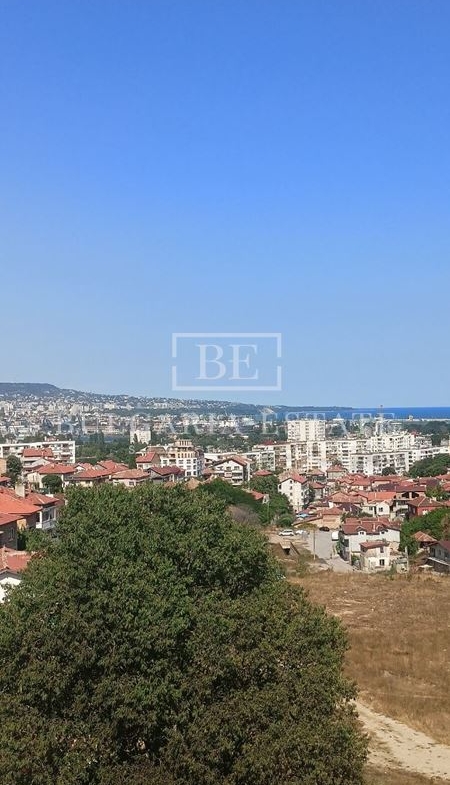 Тристаен апартамент 106.88 кв.м в кв. Аспарухово, втори етаж - 0