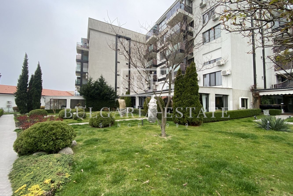 Луксозен двустаен апартамент, затворен комплекс м-т Евксиноград, гр. Варна, включена такса поддръжка - 0