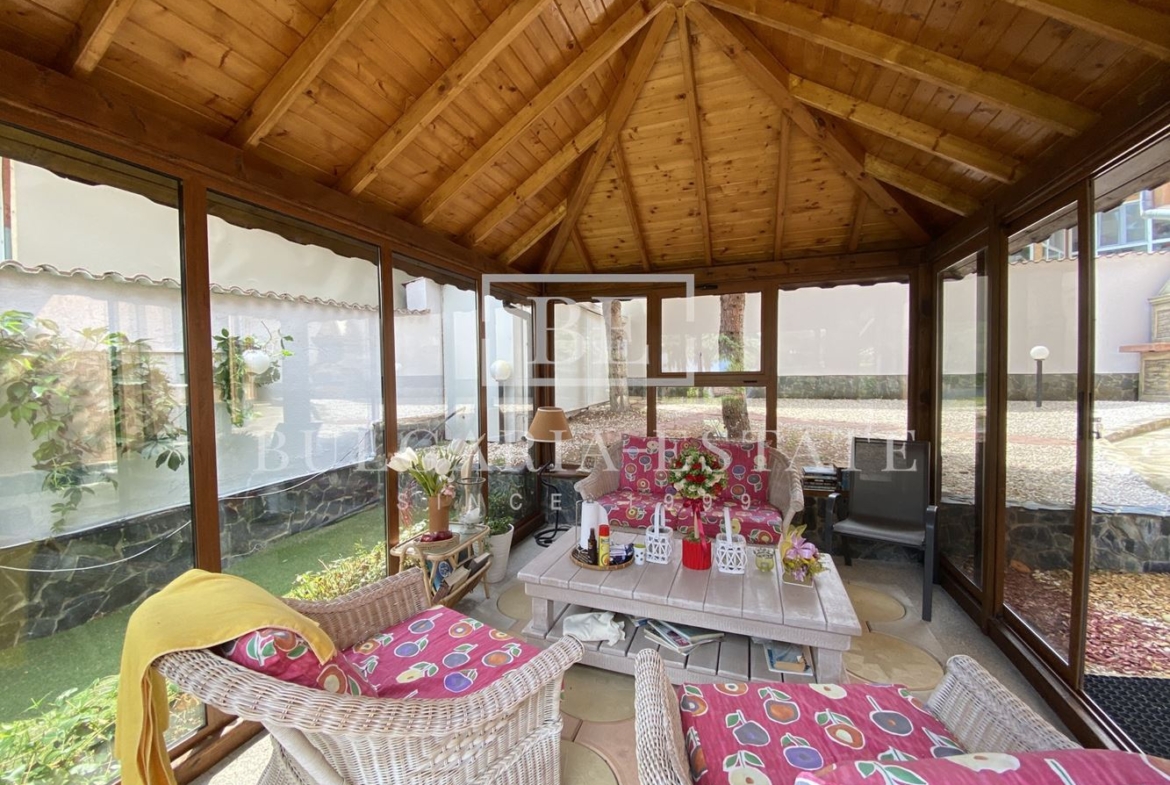 Роскошный дом с двором в деревне Рогачево - всего в 10 минутах от пляжей Албены! - 0