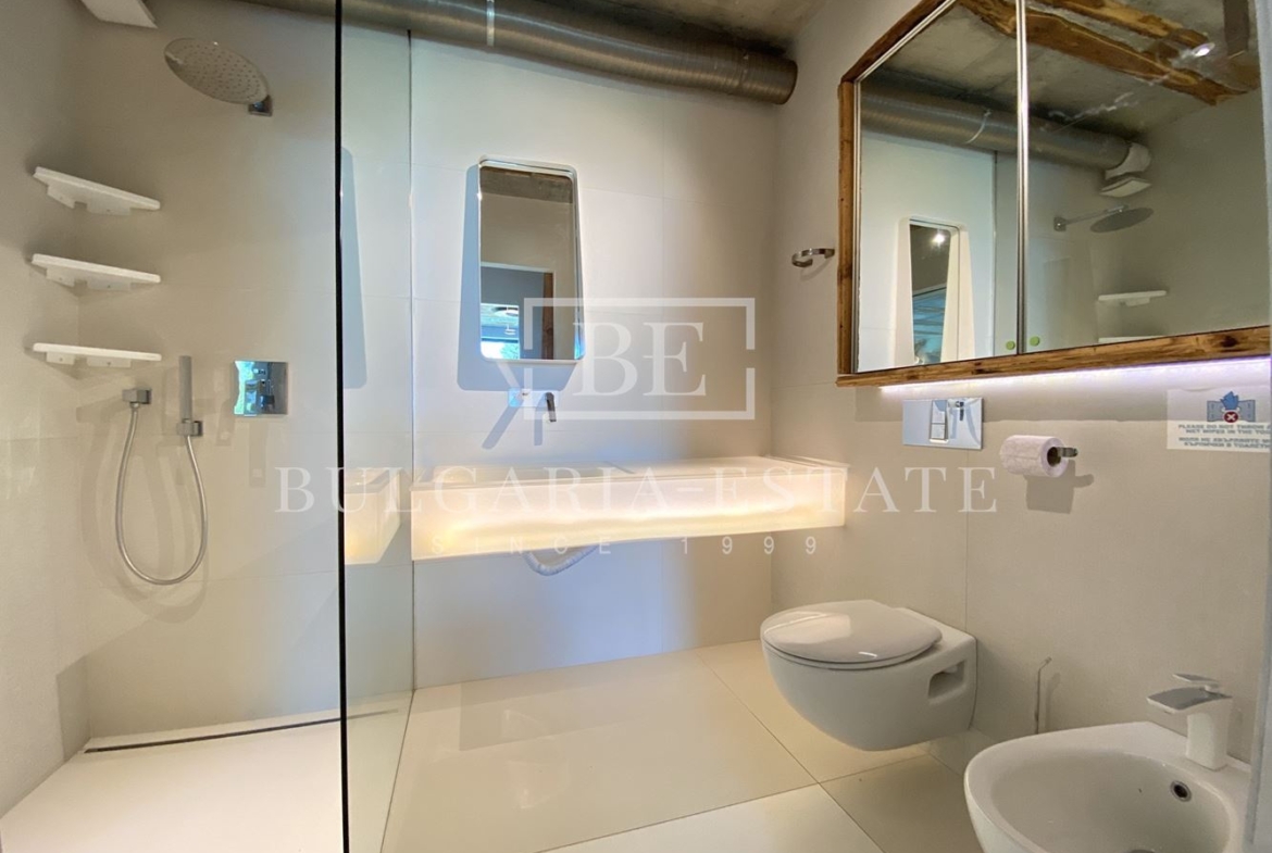 Уникальная трехкомнатная квартира "PURITY" с двориком, вид на море, ул. Николая, г. Варна - 0