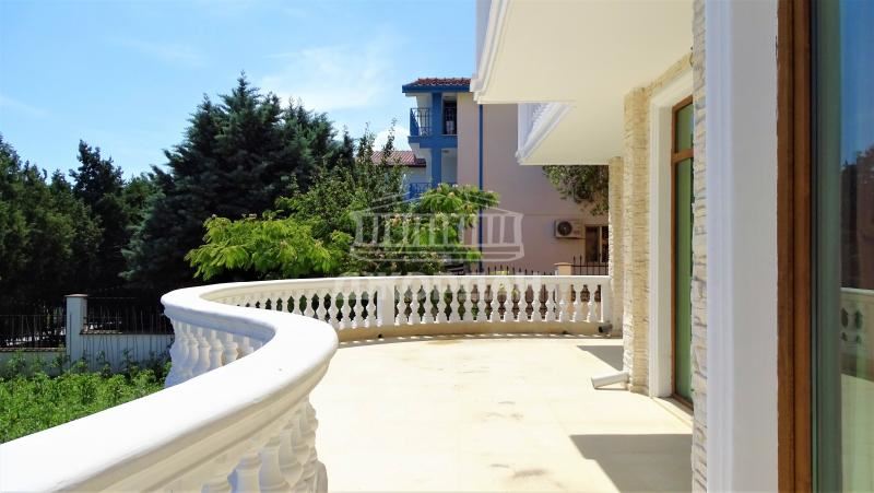 Haus auf 4 Etagen mit Panoramablick, 1250m2 m2, 600m2 Hof, Trakata - 0