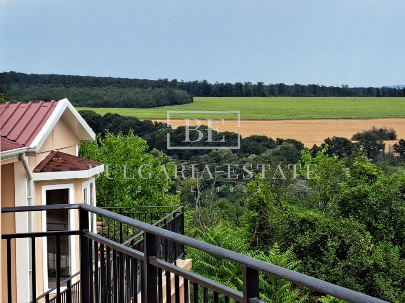 Просторна и модерна къща в село Чайка, община Провадия-0 Просторна и модерна къща в село Чайка, община Провадия - 0