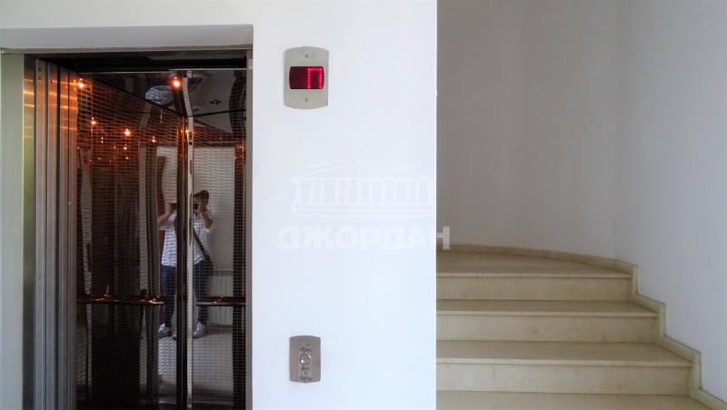 Haus auf 4 Etagen mit Panoramablick, 1250m2 m2, 600m2 Hof, Trakata - 0