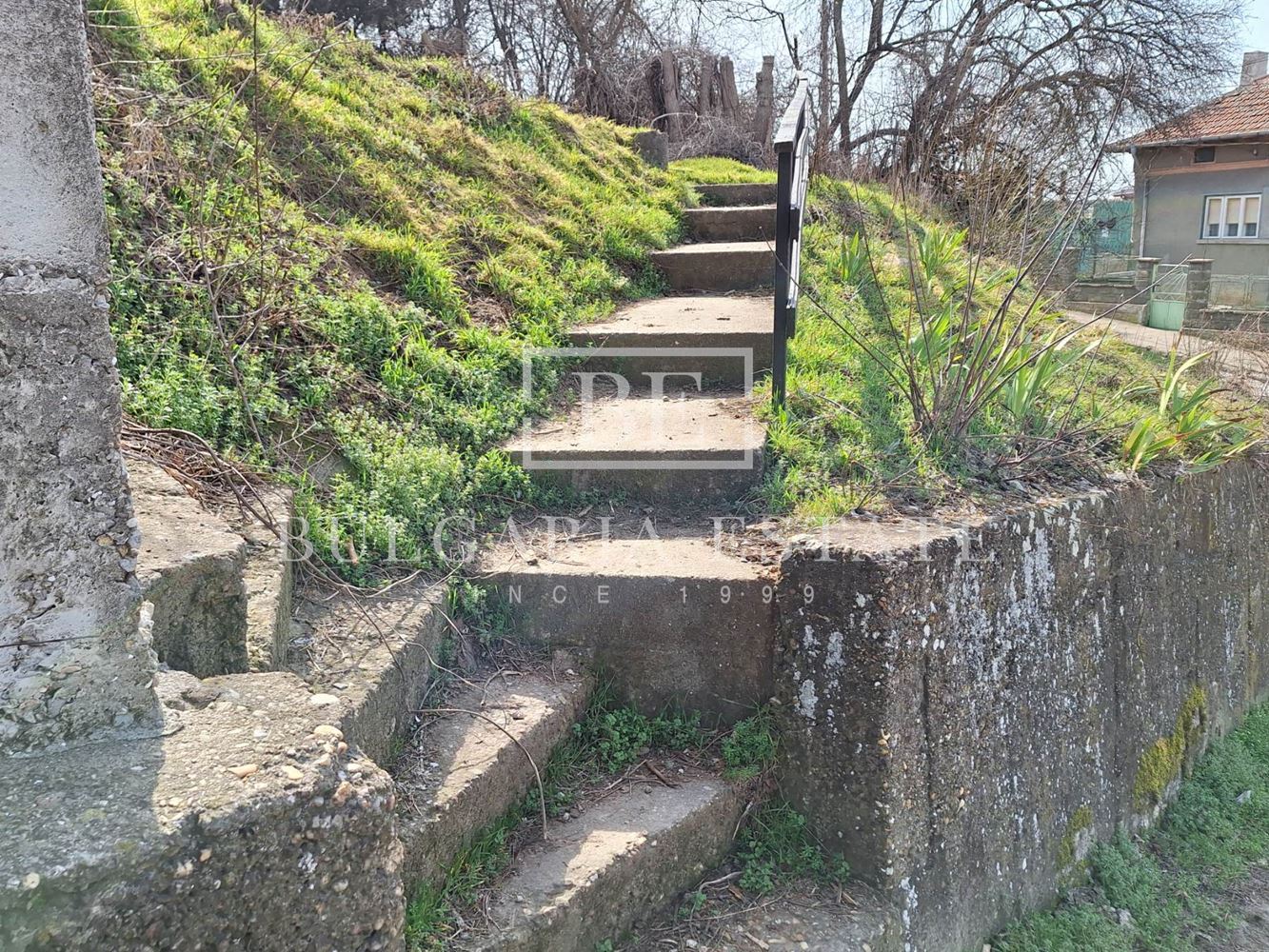 Отремонтированный дом с двором и флигелем в г. Тутракан - отличное расположение! Отремонтированный дом с двором и флигелем в городе. 0