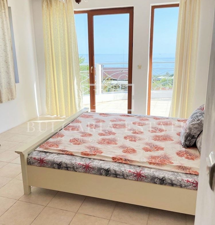 Къща в кв. Бриз, 240 кв.м. РЗП, гледка море - 0