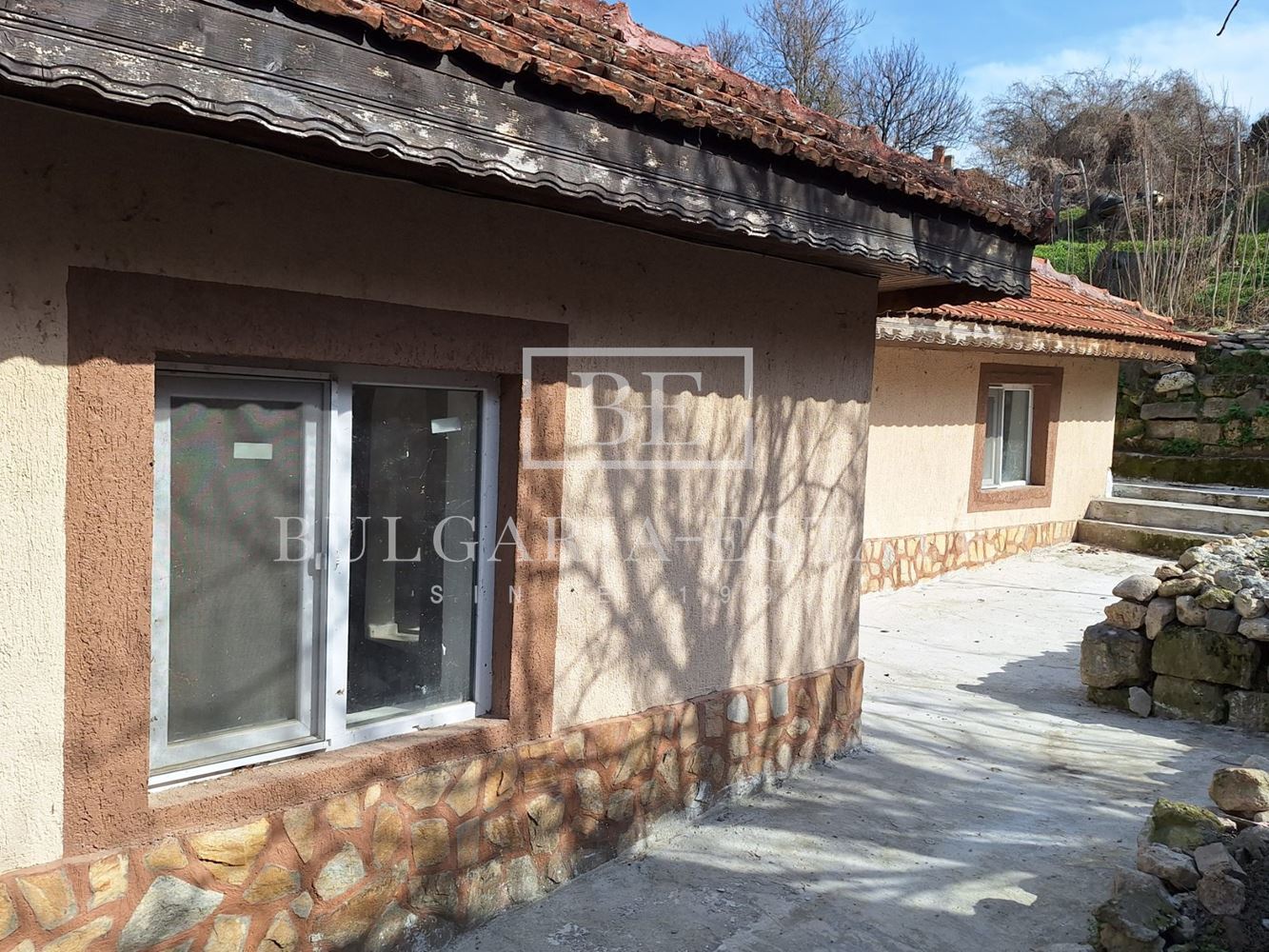 Отремонтированный дом с двором и флигелем в г. Тутракан - отличное расположение! Отремонтированный дом с двором и флигелем в городе. 0