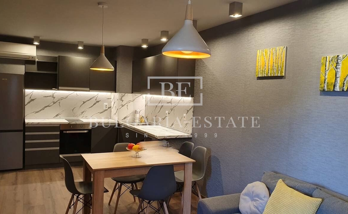 Двустаен апартамент с ПАРКОМЯСТО - Св. Св. Константин и Елена - 0