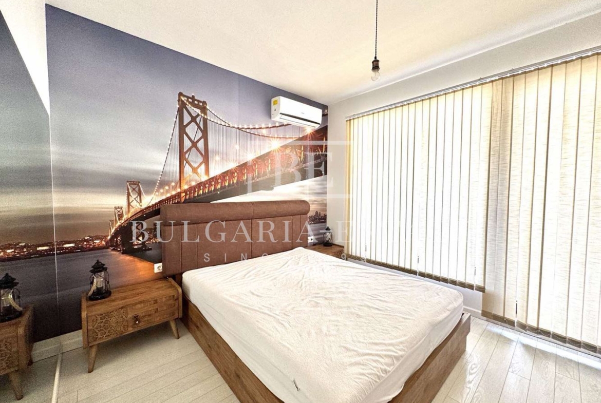 Роскошная трехкомнатная квартира в самом центре Варны - 0