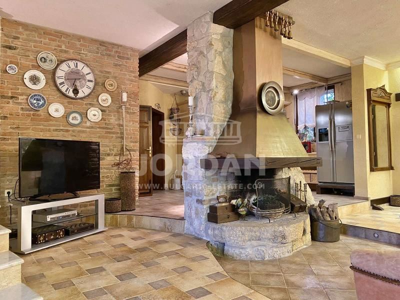 Луксозна къща в Ален Мак, гр. Варна, басейн, паркоместа, три спални - 0