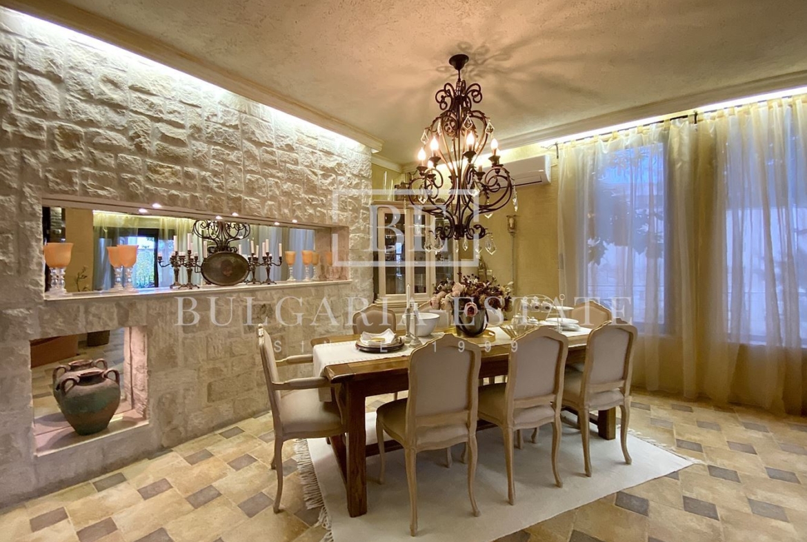 Элитный дом с бассейном, сауной, рядом с пляжем Кабакум, город. 515 кв. м. Площадь этажа, 4 спальни - 0