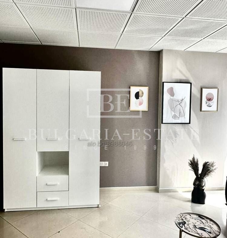 Трехкомнатная южная квартира - 75 кв.м, Зимний кинотеатр Тракия - 0