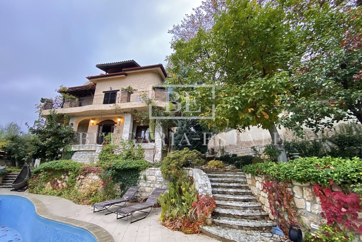 Элитный дом с бассейном, сауной, рядом с пляжем Кабакум, город. 515 кв. м. Площадь этажа, 4 спальни - 0