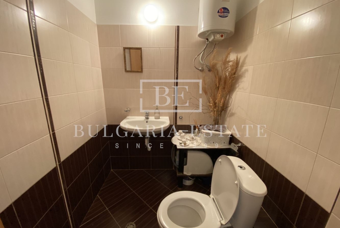 Помещение със статут МАГАЗИН, ползва се като фризьорски салон - ул. ЧАТАЛДЖА 20 - 0