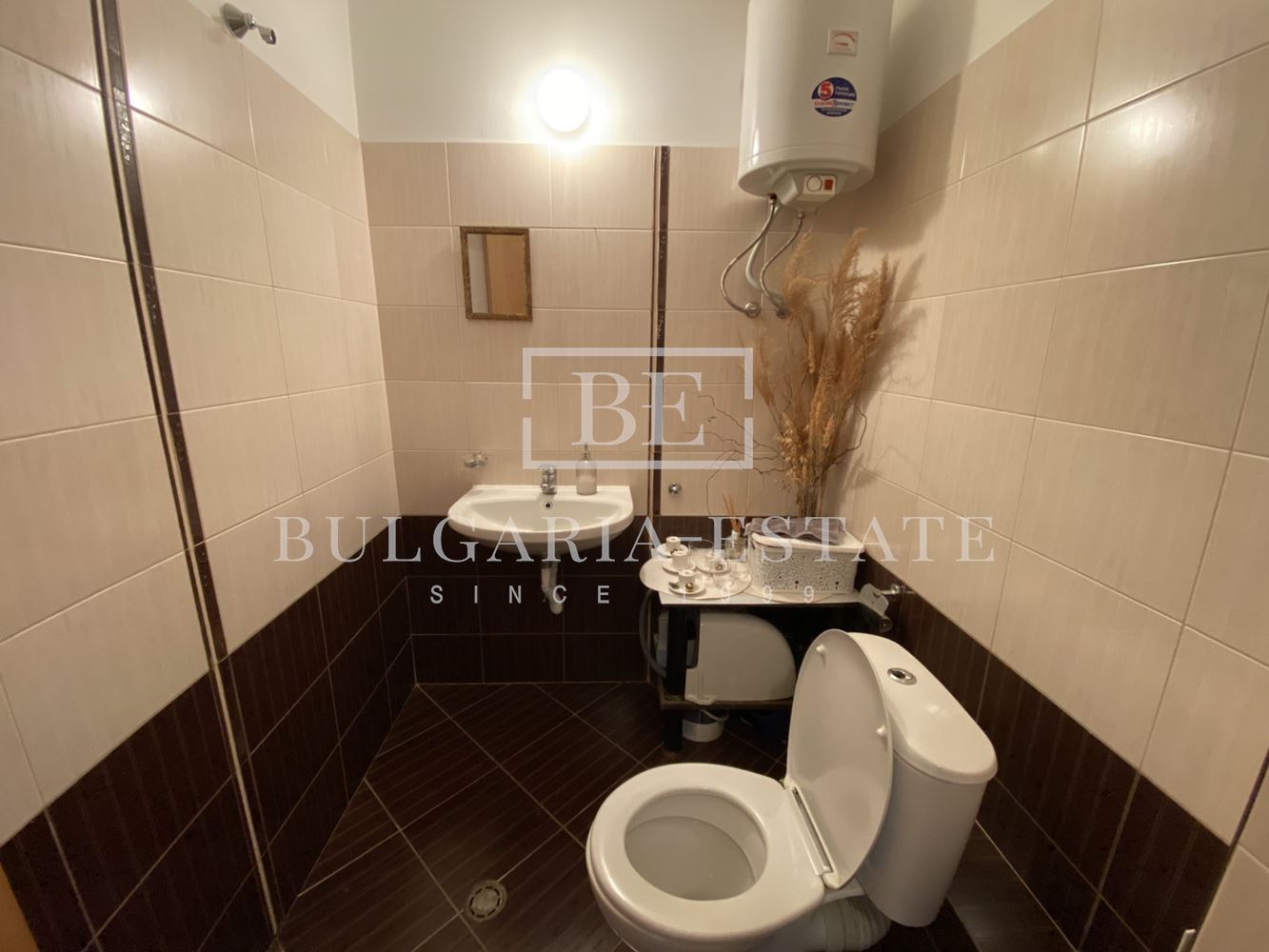 Помещение със статут МАГАЗИН, ползва се като фризьорски салон - ул. ЧАТАЛДЖА 20 - 0