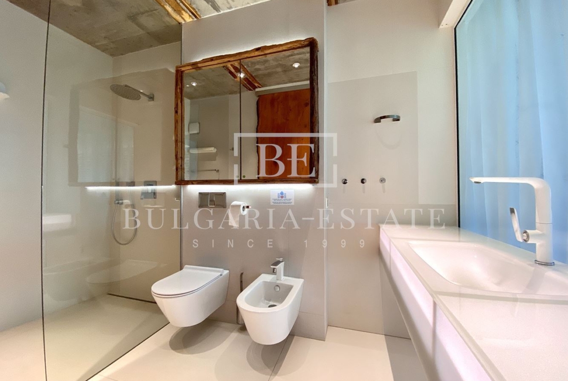 Уникальная трехкомнатная квартира "PURITY" с двориком, вид на море, ул. Николая, г. Варна - 0