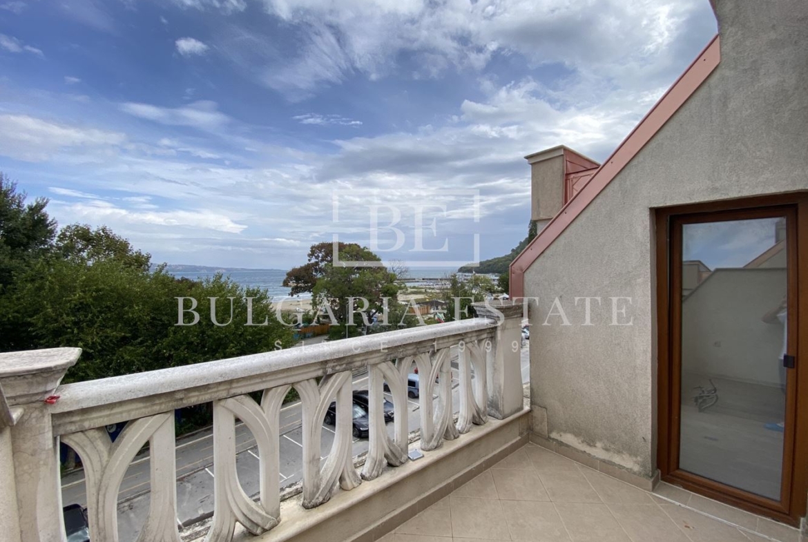 Varna South Bay - невероятен двустаен апартамент с моркса панорама, 126 кв.м. - 0