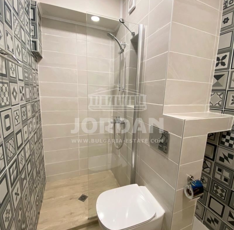 Moderne Zwei-Zimmer-Wohnung (105 qm), neben dem Sea Garden, Stadt. Varna (VINS) - 0