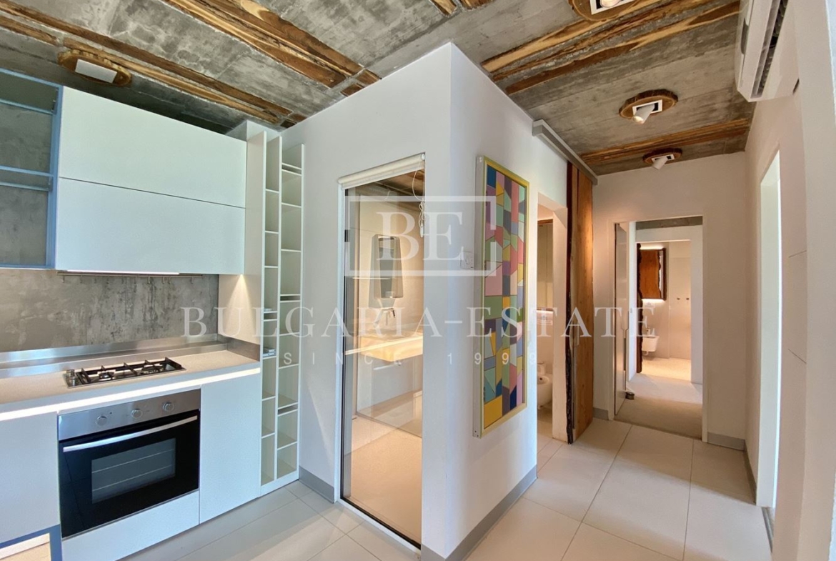 Уникальная трехкомнатная квартира "PURITY" с двориком, вид на море, ул. Николая, г. Варна - 0