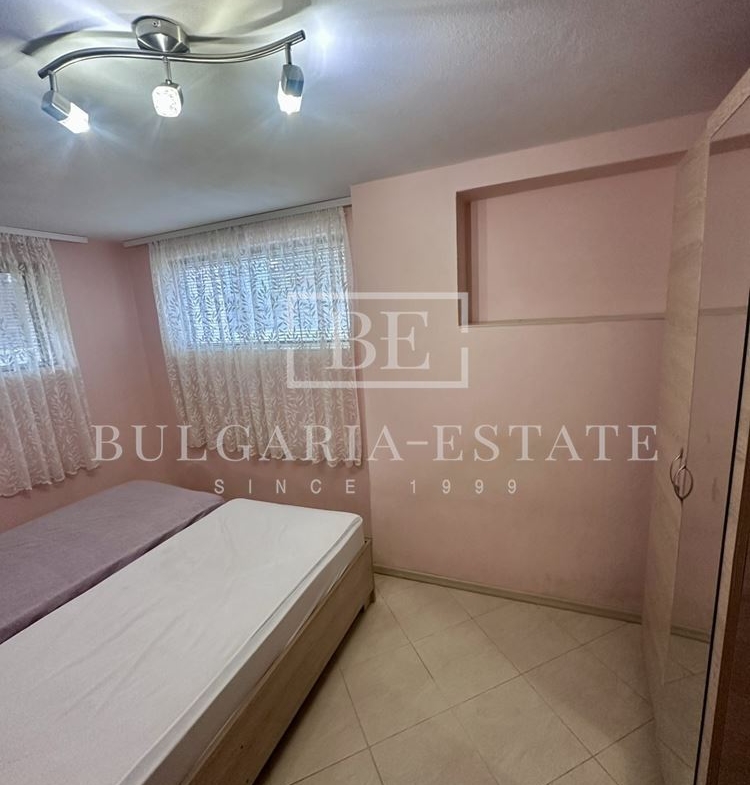 Уютен и функционален сутеренен етаж с две спални в отлично разположен район - 0