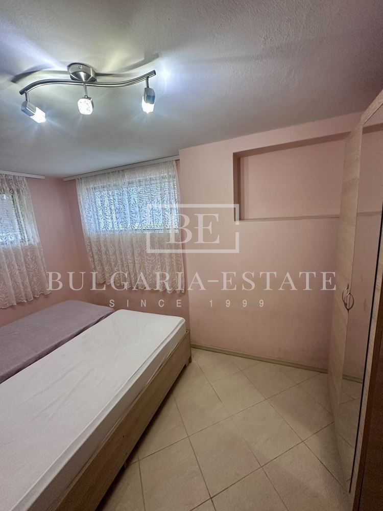 Уютен и функционален сутеренен етаж с две спални в отлично разположен район - 0