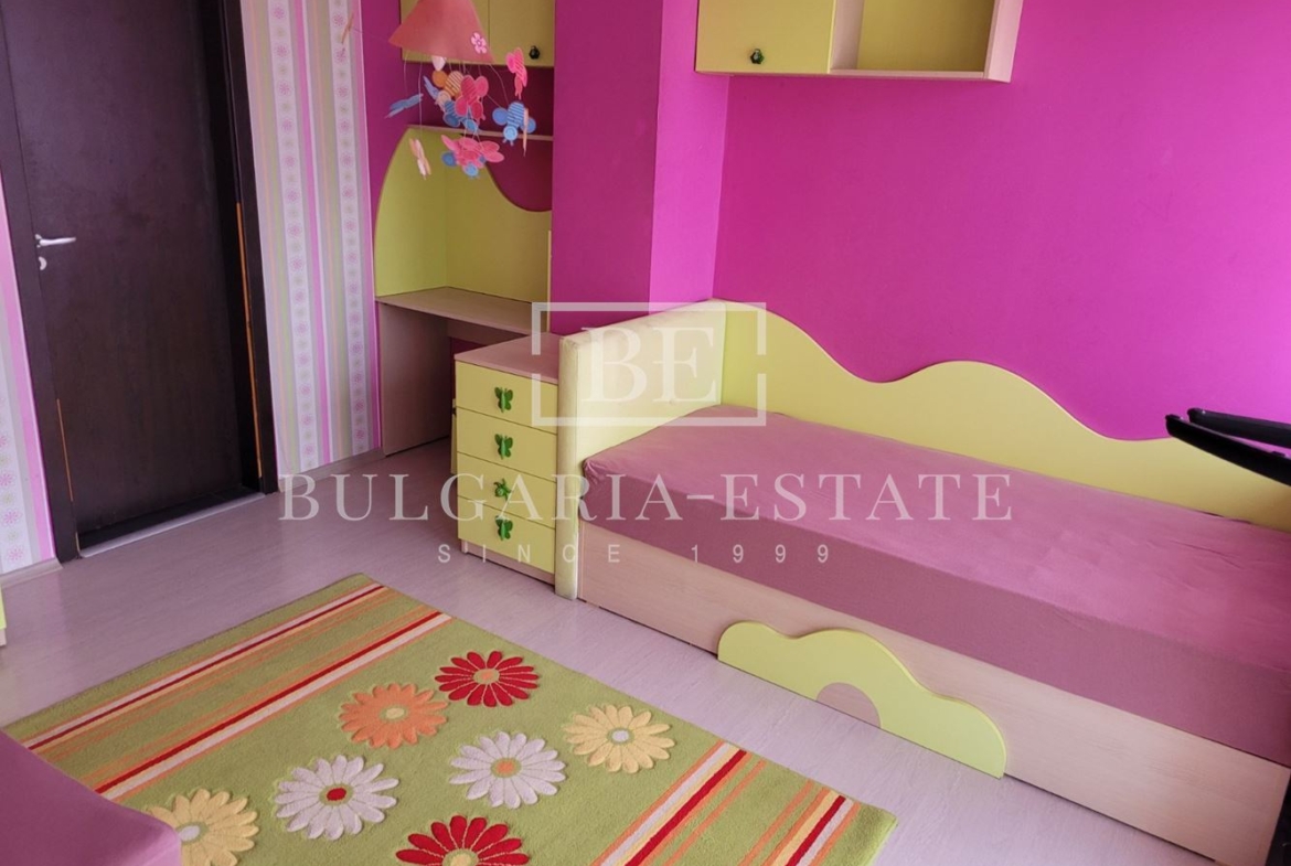 Просторен Тристаен Апартамент в Христо Ботев - 0