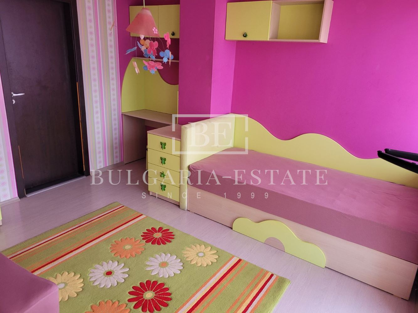 Просторен Тристаен Апартамент в Христо Ботев - 0