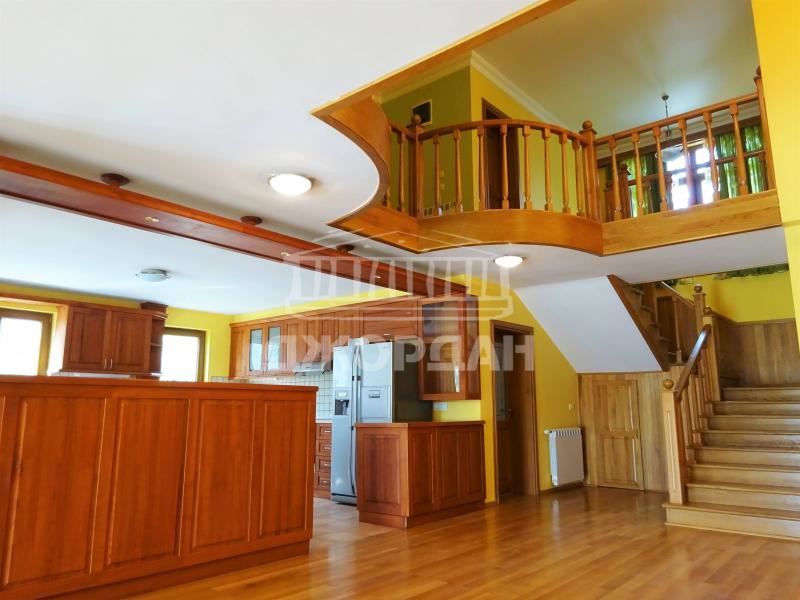 Haus auf 4 Etagen mit Panoramablick, 1250m2 m2, 600m2 Hof, Trakata - 0