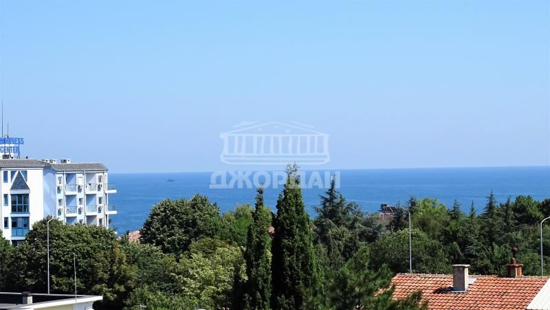 Haus auf 4 Etagen mit Panoramablick, 1250m2 m2, 600m2 Hof, Trakata - 0