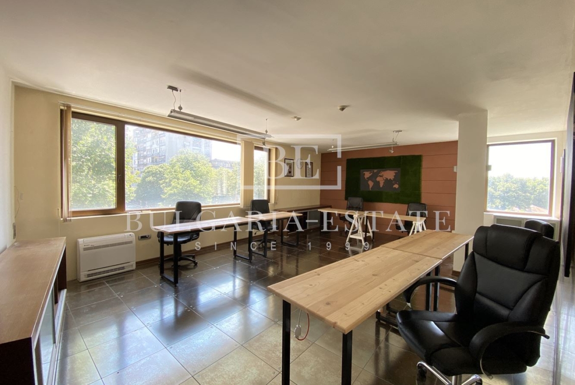 Leerstehende Bürofläche in einem Bürogebäude inklusive aller monatlichen Kosten, FERNSEHEN, INTERNET, CAFE UND WASSER, TOP-LAGE - 0